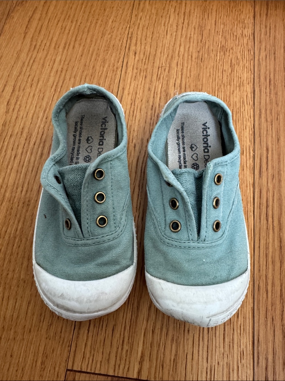 kids Toddler Victoria Dear World Green Canvas Slip-On Kids Shoes size 28 / size